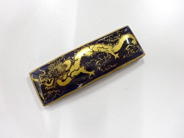 JAPANESE KIMONO / ANTIQUE PORCELAIN OBIDOME (SASH CLIP)